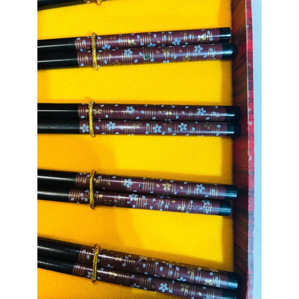 Decorative Dragon Box With 5 Pairs Of Floral Chopsticks with Duck Rests - Picture 3 of 6